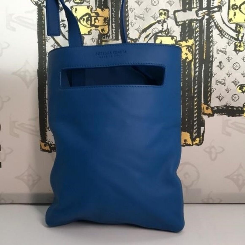New Authentic Bottega Veneta Blue Nappa VN Leather Crossbody Bag